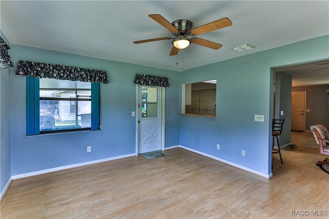 135 W Sugarberry Lane, Beverly Hills, New York image 17