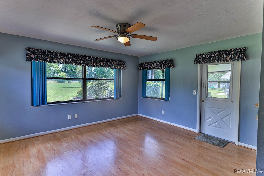 135 W Sugarberry Lane, Beverly Hills, New York image 18