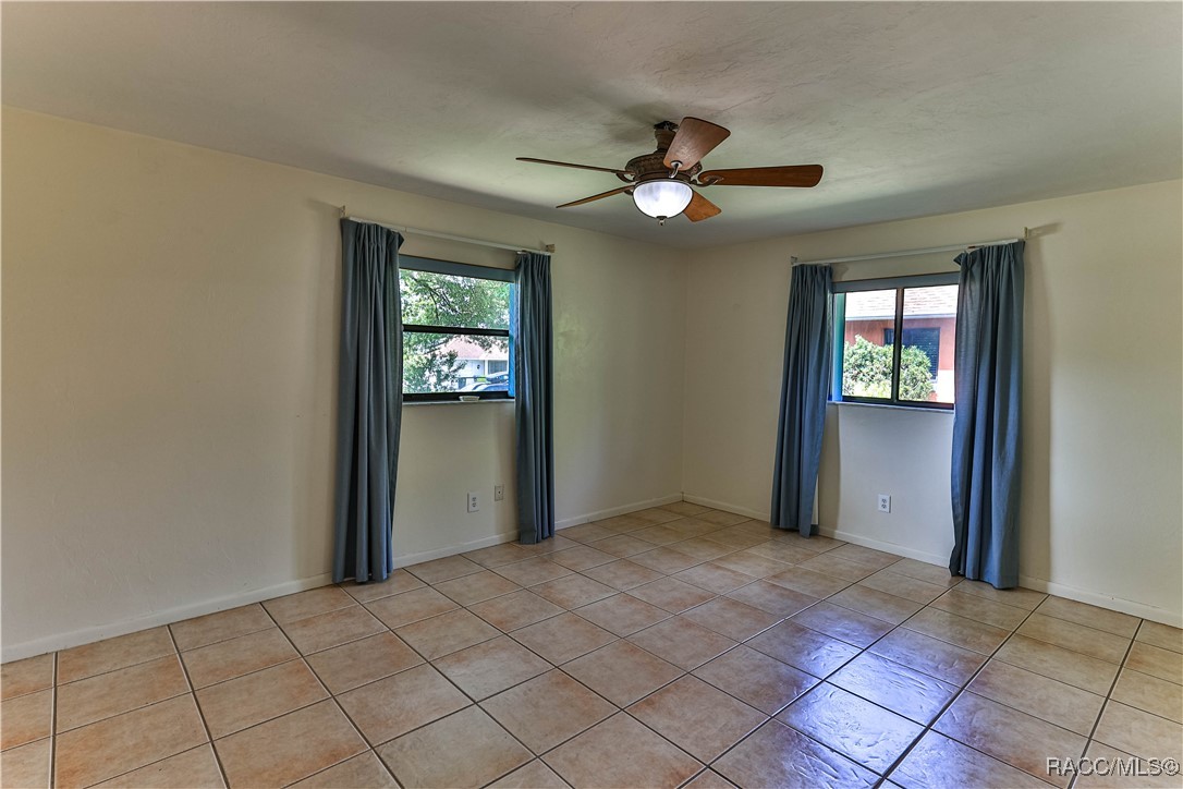 135 W Sugarberry Lane, Beverly Hills, New York image 24