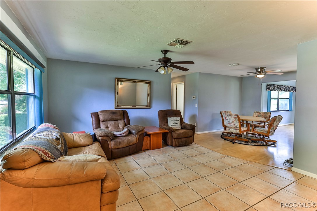 135 W Sugarberry Lane, Beverly Hills, New York image 13