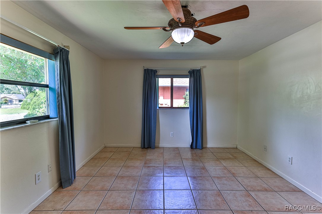 135 W Sugarberry Lane, Beverly Hills, New York image 25