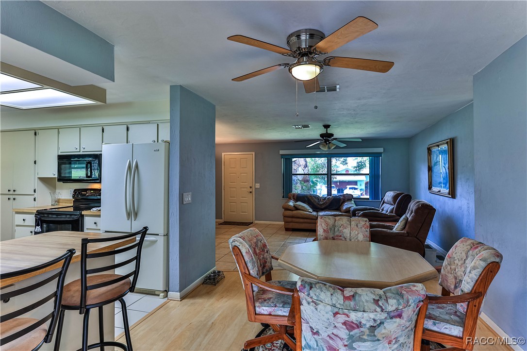 135 W Sugarberry Lane, Beverly Hills, New York image 19