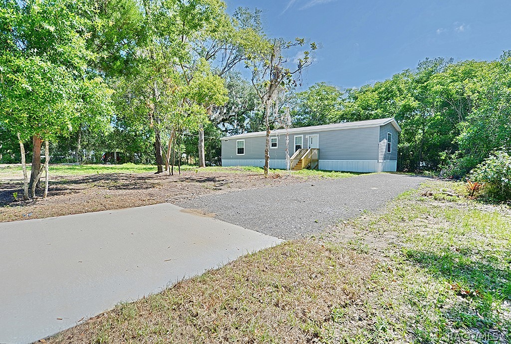 8281 S Lake Consuella Drive, Floral City, Florida image 3