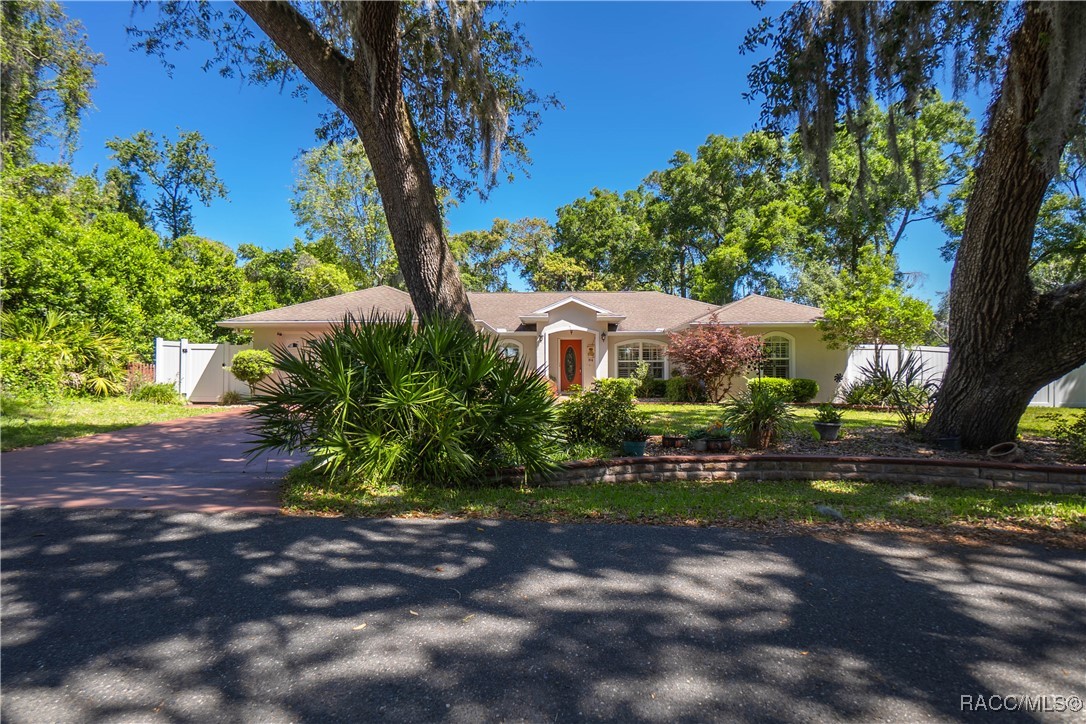 84 S Hunting Lodge Drive, Inverness, Florida image 2