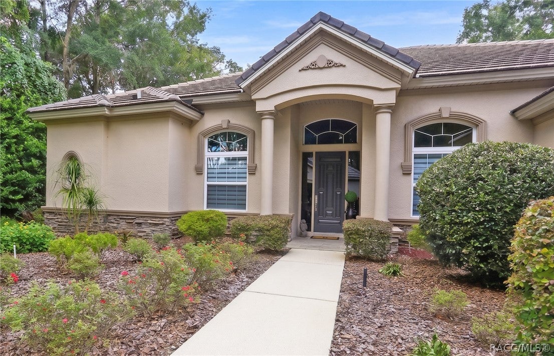 2320 N Hickory Glen Point