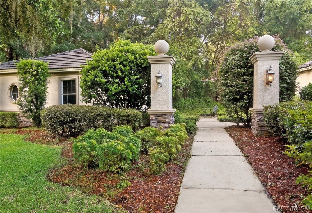 2320 N Hickory Glen Point