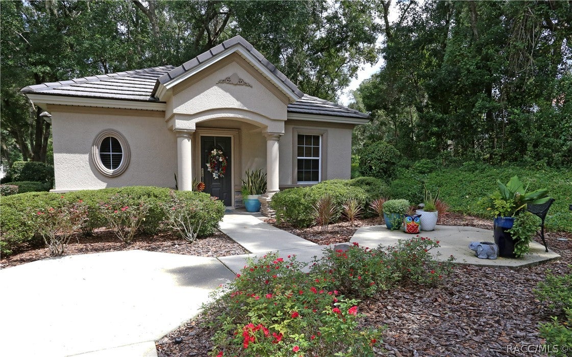 2320 N Hickory Glen Point
