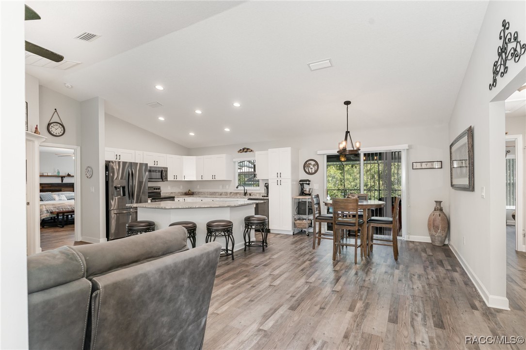 929 W Bancroft Drive