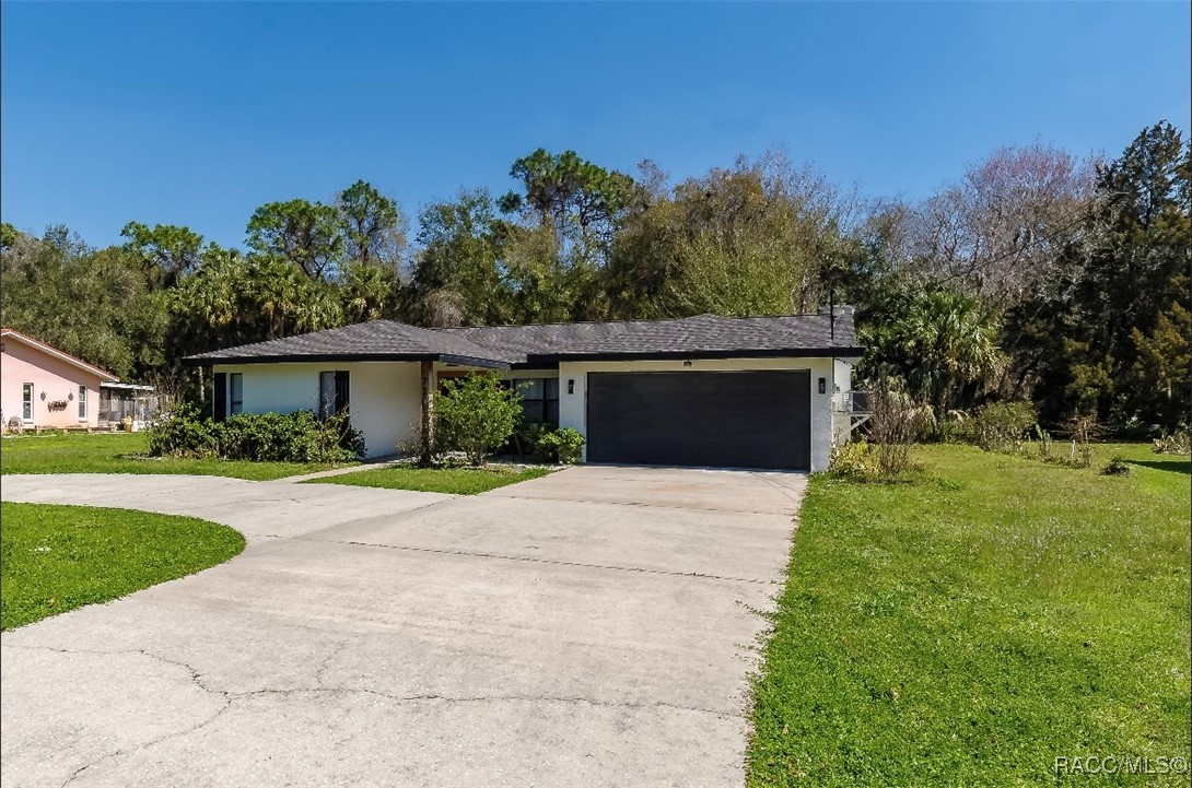 721 N Country Club Drive, Crystal River, New York image 2