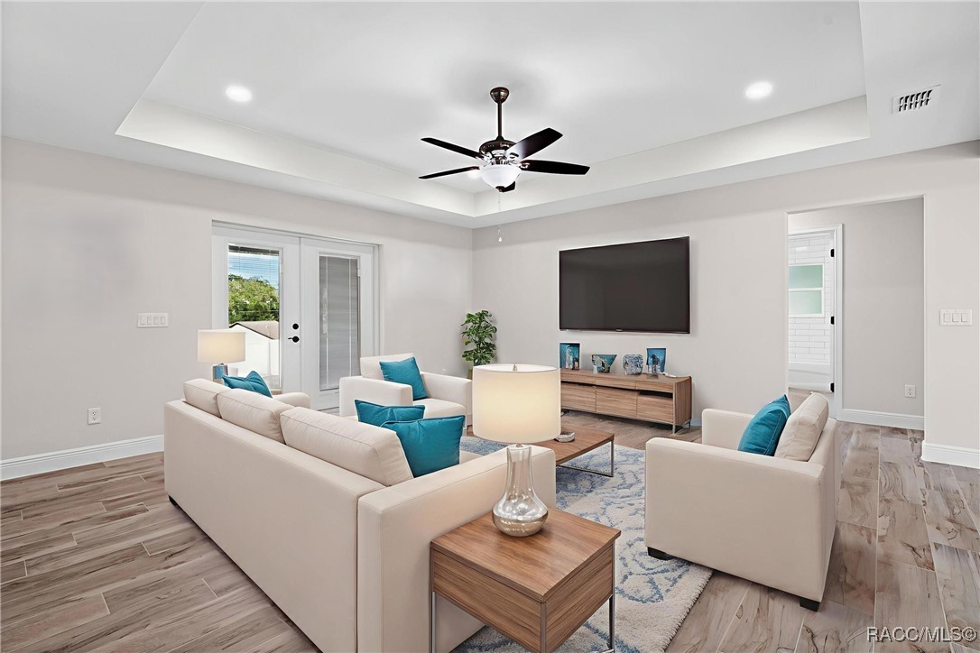 8727 N Golfview Drive