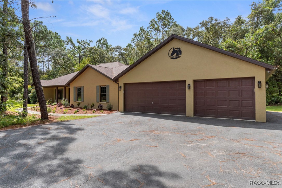 3202 N Buckhorn Drive