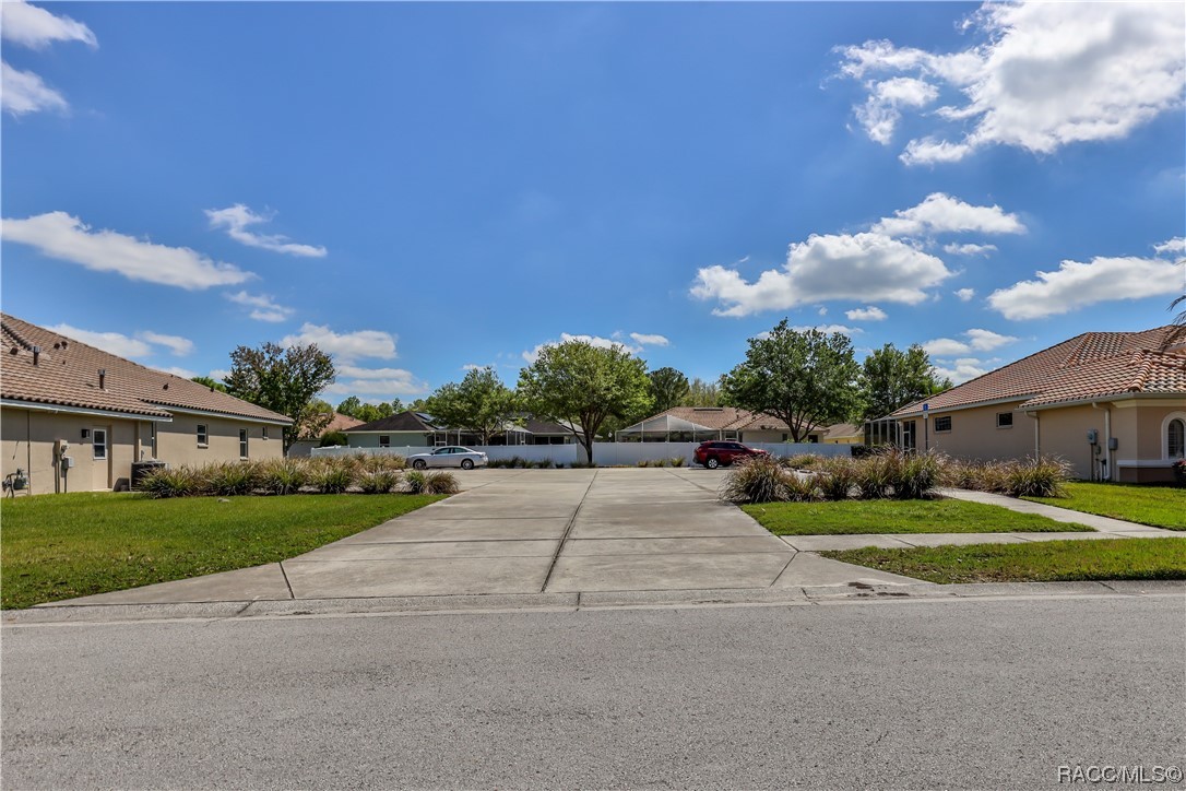 5076 Delacroix Drive, Brooksville, Florida image 4