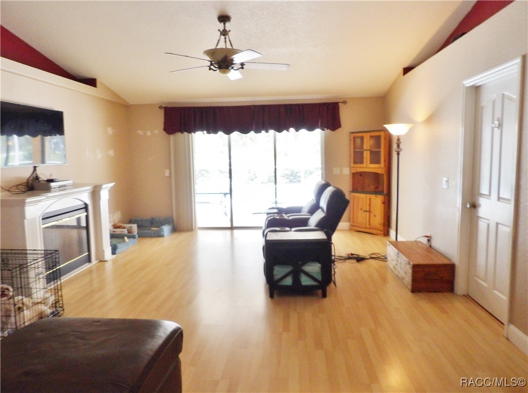 5862 N Summerfield Point