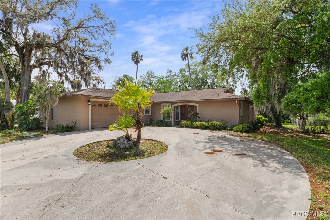 2184 N Watersedge Drive, Crystal River, Florida image 6