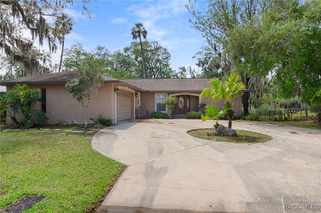 2184 N Watersedge Drive, Crystal River, Florida image 1