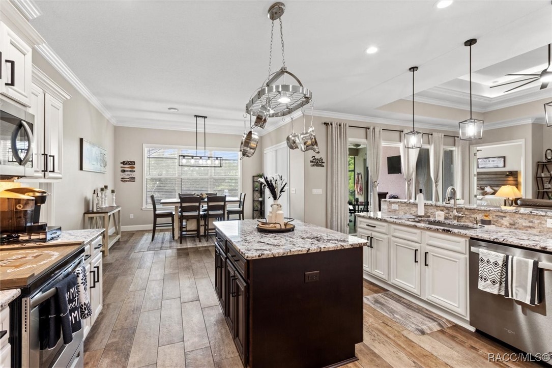 5888 W Corral Place, Beverly Hills, New York image 21