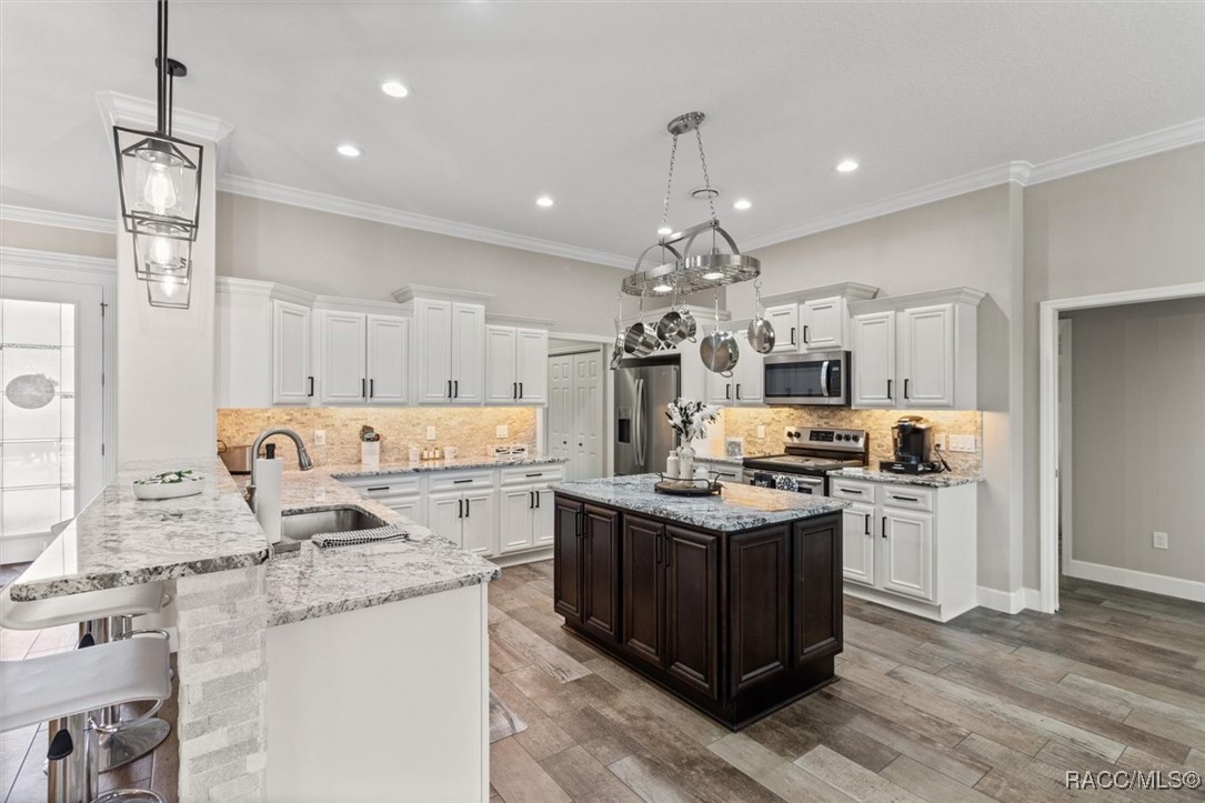 5888 W Corral Place, Beverly Hills, New York image 18