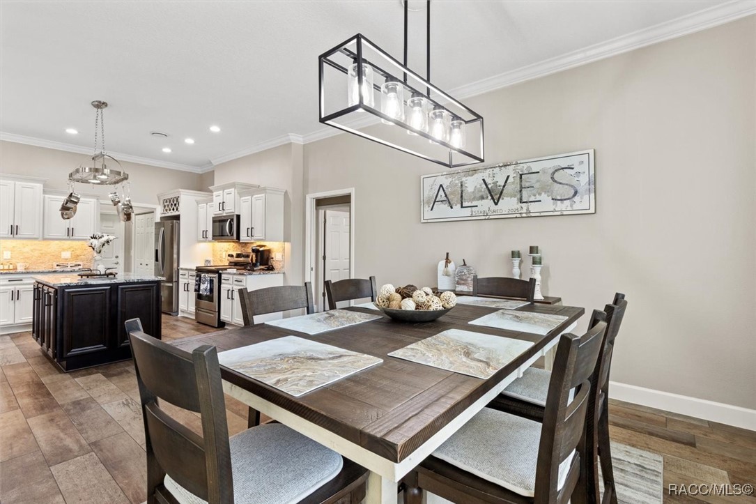 5888 W Corral Place, Beverly Hills, New York image 30