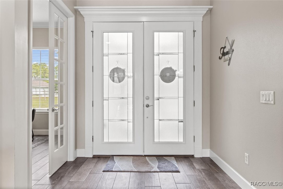 5888 W Corral Place, Beverly Hills, New York image 7
