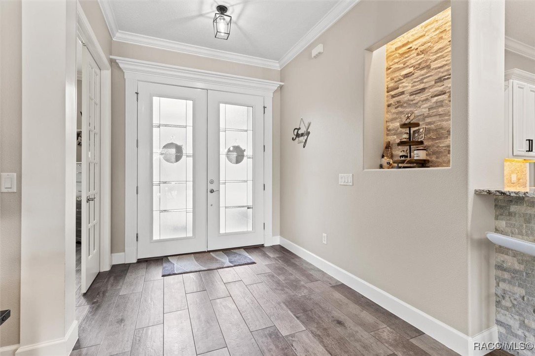 5888 W Corral Place, Beverly Hills, New York image 8