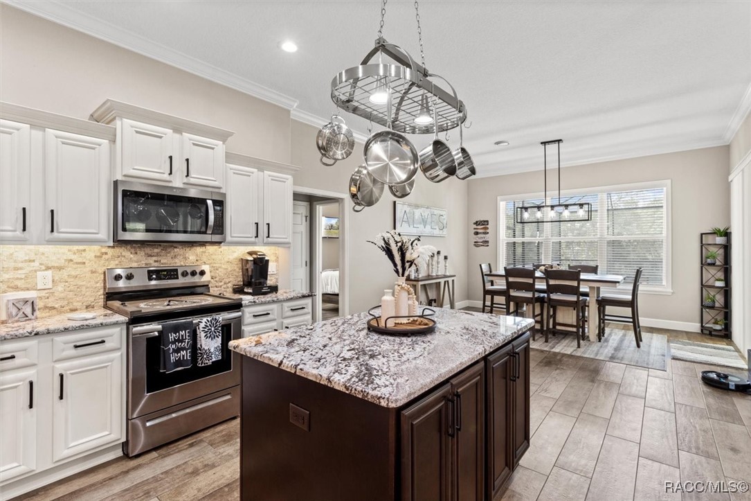 5888 W Corral Place, Beverly Hills, New York image 25