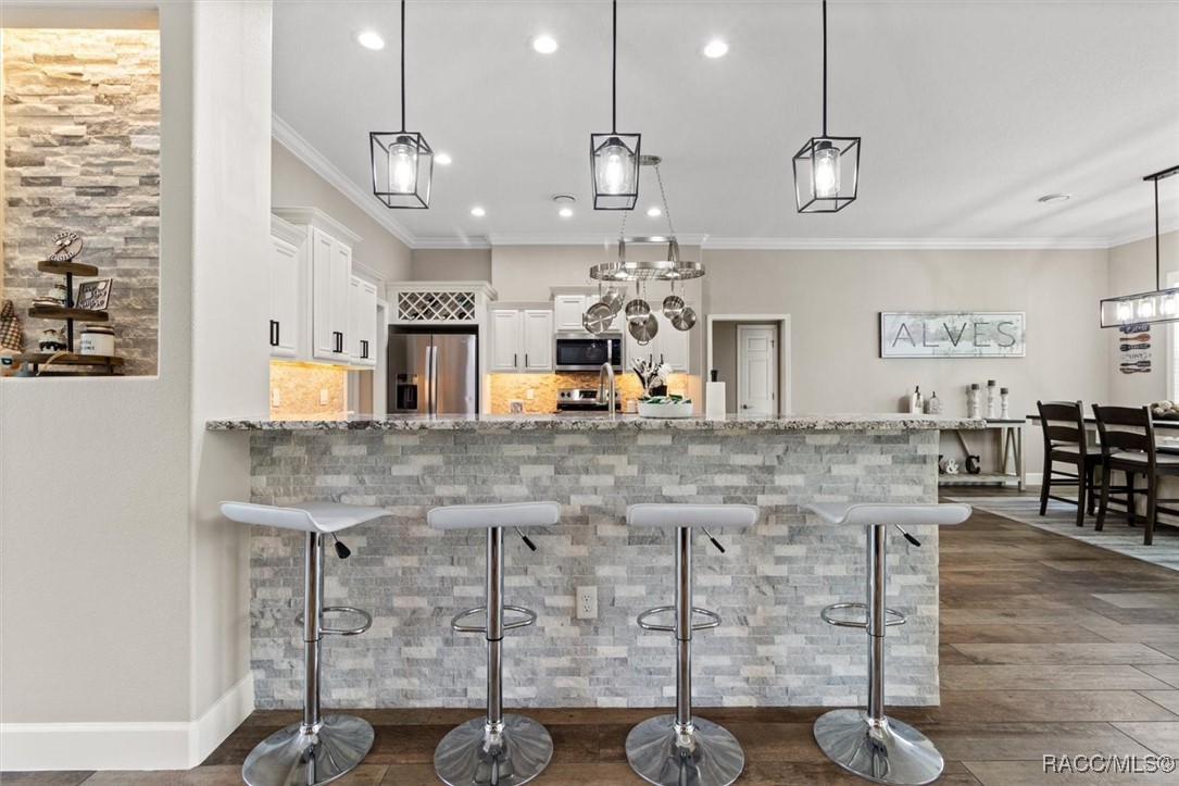 5888 W Corral Place, Beverly Hills, New York image 17