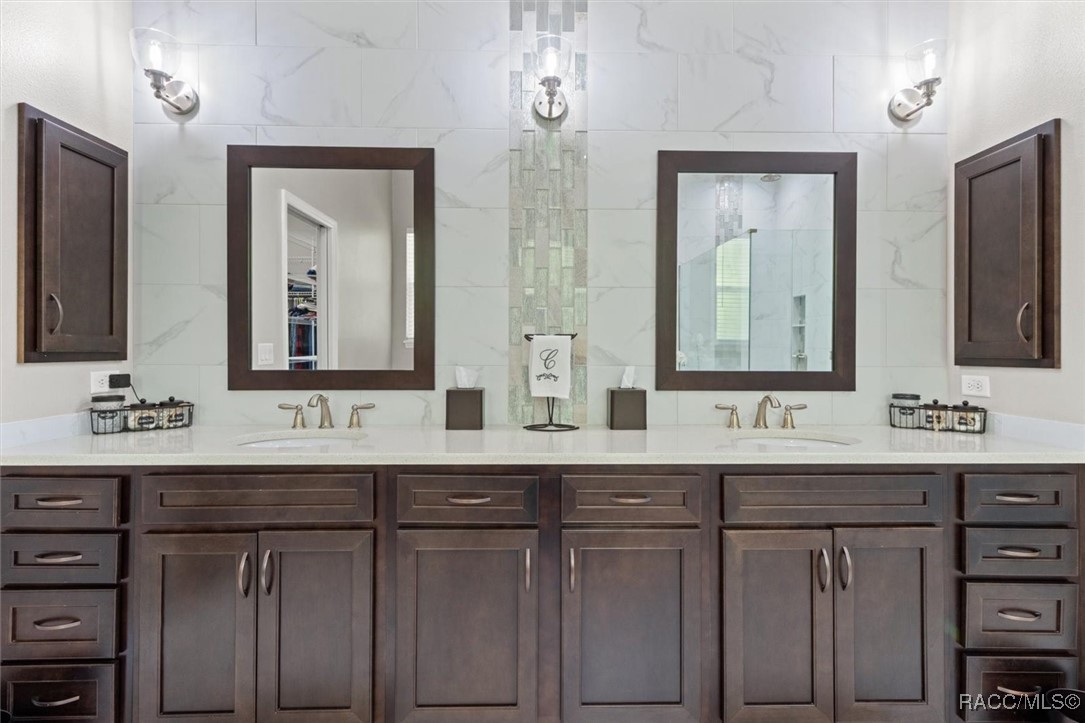 5888 W Corral Place, Beverly Hills, New York image 35