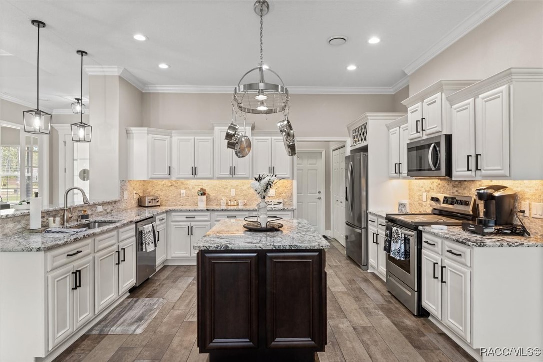 5888 W Corral Place, Beverly Hills, New York image 20
