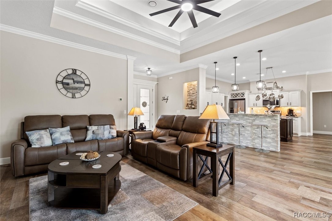 5888 W Corral Place, Beverly Hills, New York image 13
