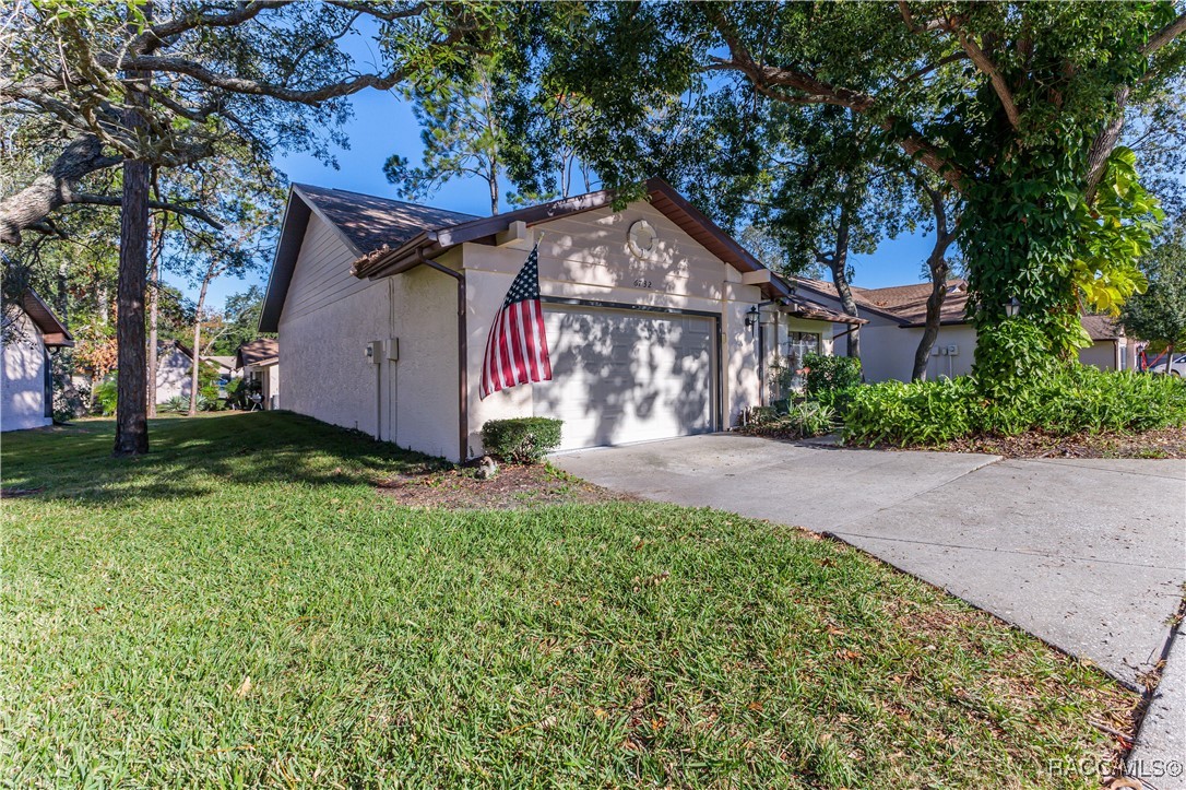 6732 Oak Cluster Circle, Spring Hill, Florida image 2