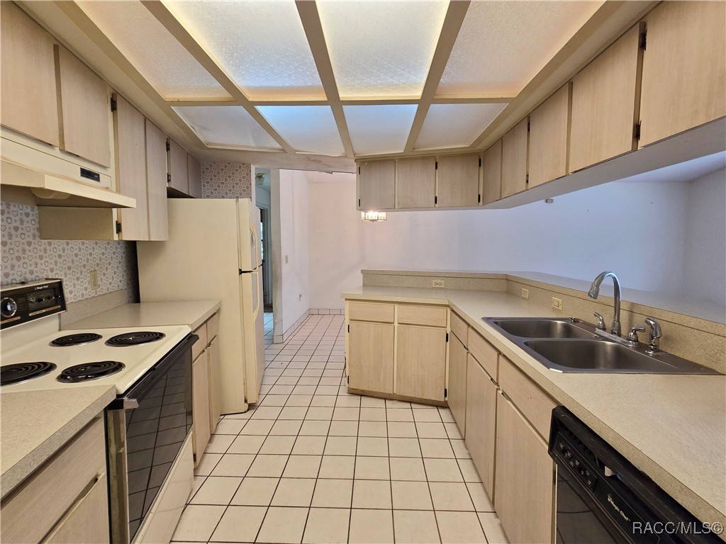 371 N Kinglet Avenue