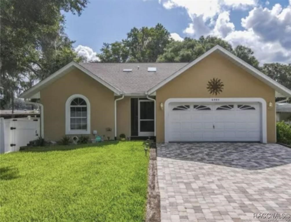 6905 S Aloysia Avenue, Floral City, Florida image 2