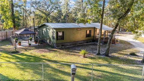 A home in Fort White