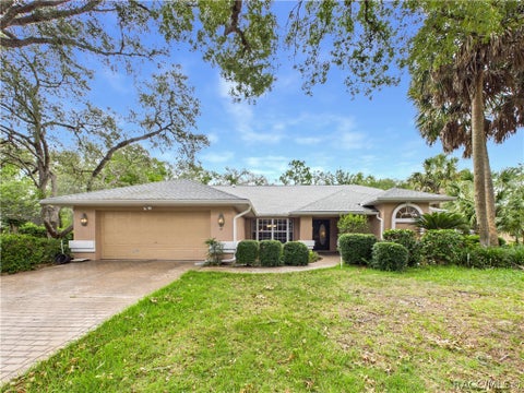 Homes For Sale - 49 Sweetgum Court<br/> Homosassa, FL 34446
