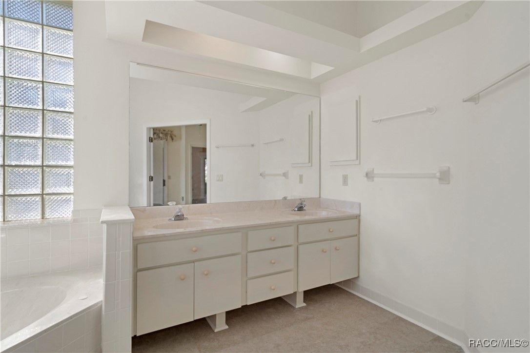 118 W Honey Palm Loop, Beverly Hills, New York image 26
