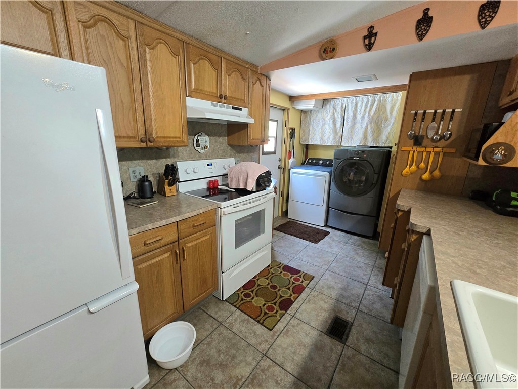8009 E Peacock Lane, Floral City, New York image 22