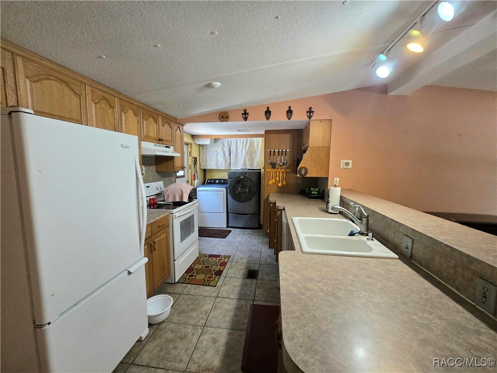 8009 E Peacock Lane, Floral City, New York image 20