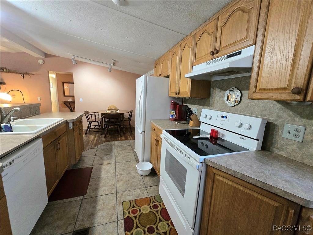 8009 E Peacock Lane, Floral City, New York image 21