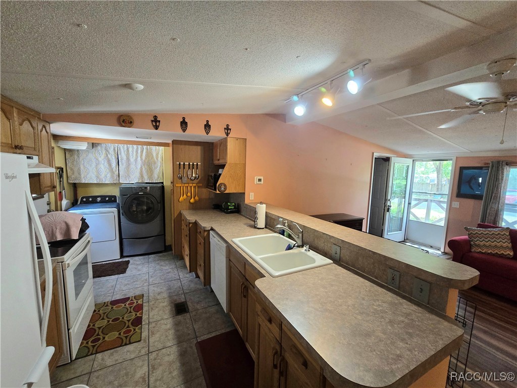 8009 E Peacock Lane, Floral City, New York image 23