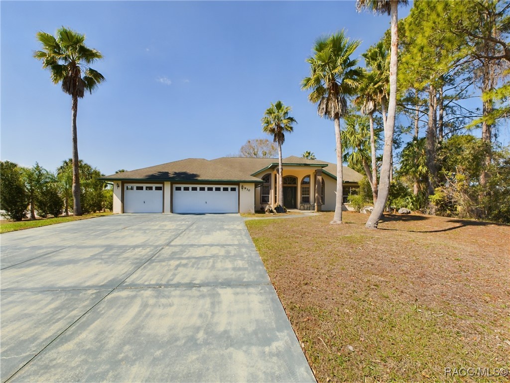 930 N Country Club Drive, Crystal River, Florida image 2