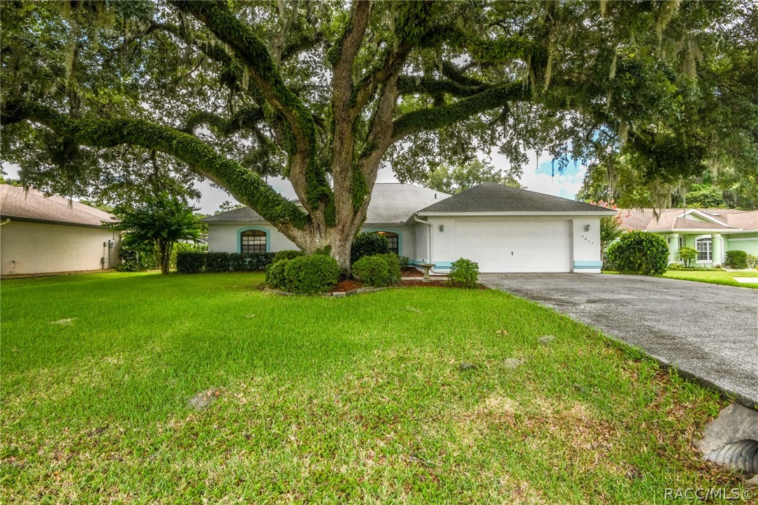 2814 N Canterbury Lake Drive, Hernando, Florida image 2