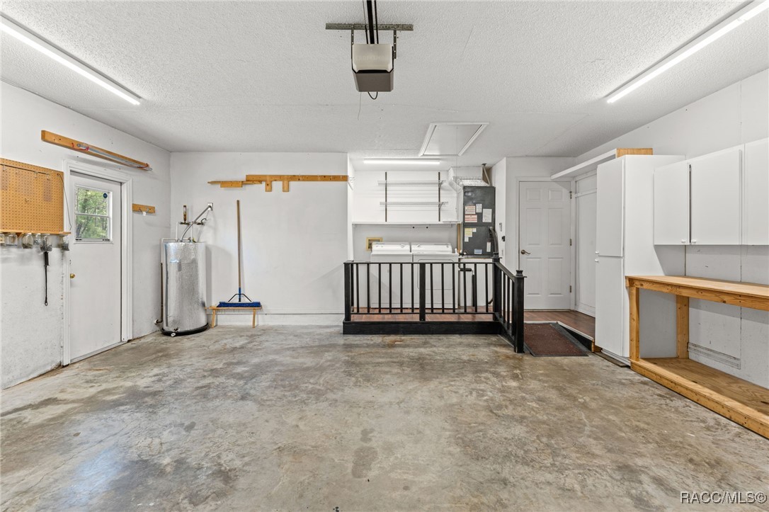 5851 N Hazelwood Drive, Beverly Hills, New York image 30