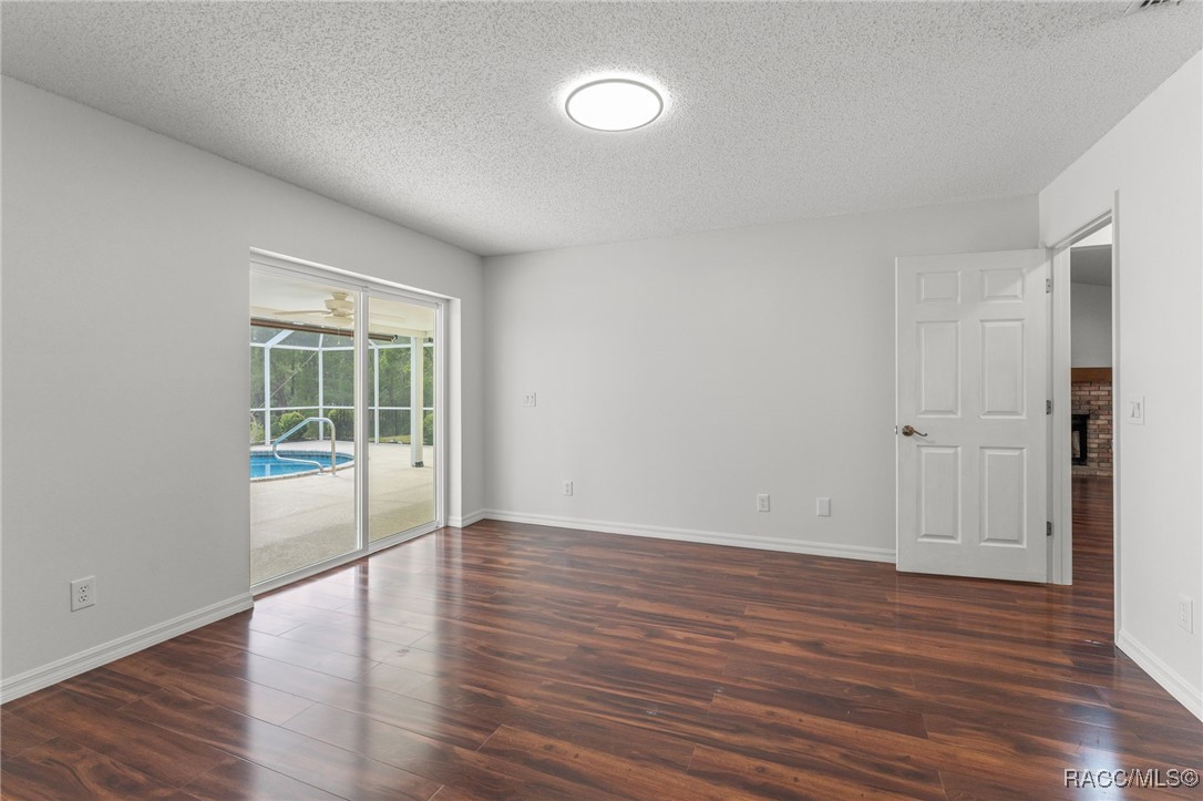 5851 N Hazelwood Drive, Beverly Hills, New York image 20
