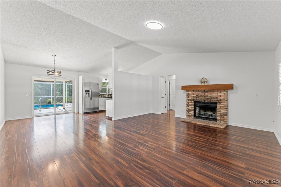 5851 N Hazelwood Drive, Beverly Hills, New York image 6