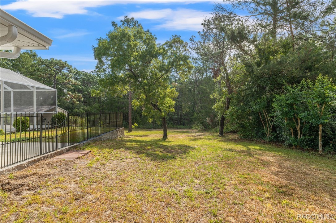 5851 N Hazelwood Drive, Beverly Hills, New York image 43