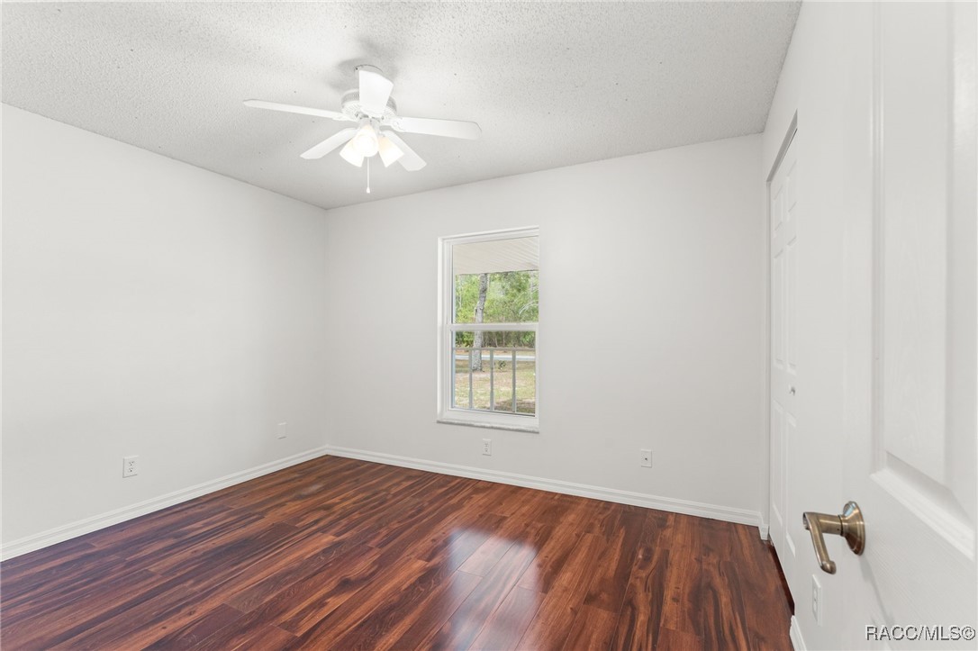 5851 N Hazelwood Drive, Beverly Hills, New York image 27