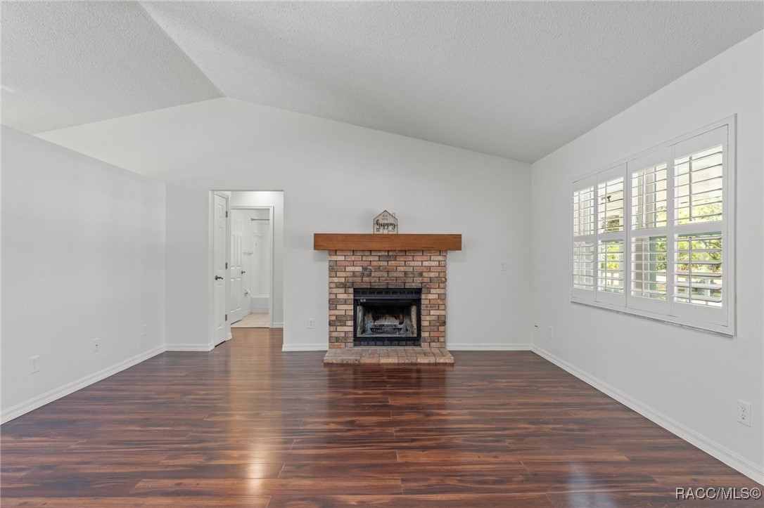 5851 N Hazelwood Drive, Beverly Hills, New York image 8