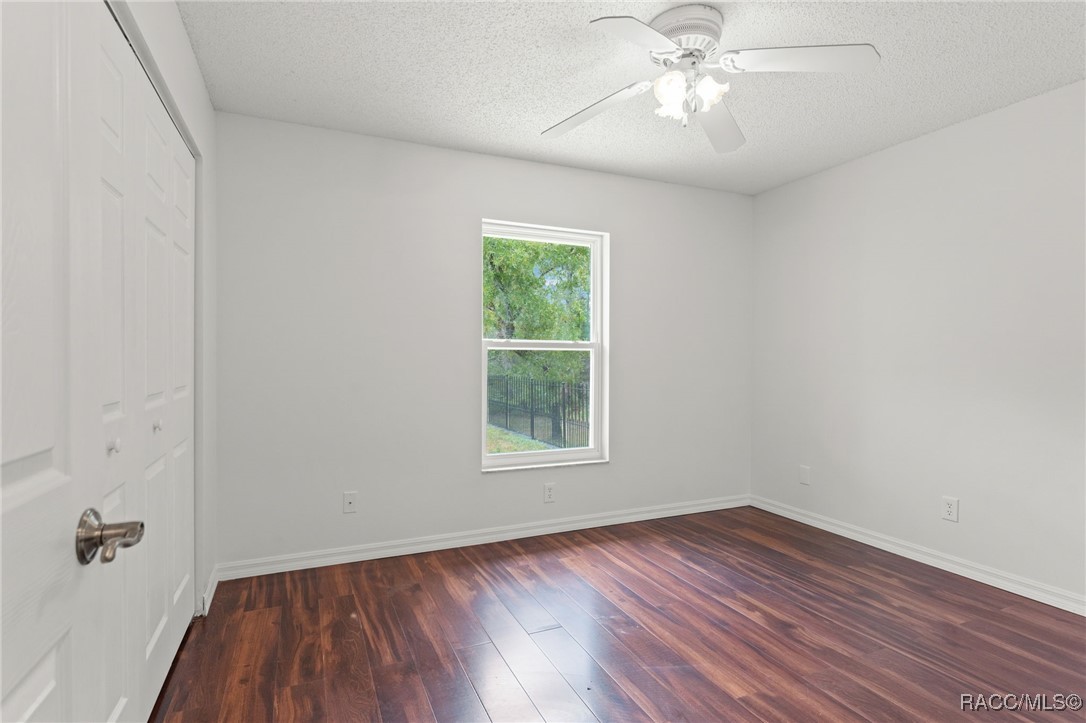 5851 N Hazelwood Drive, Beverly Hills, New York image 24