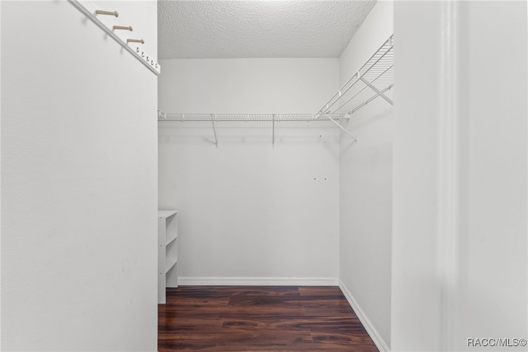 5851 N Hazelwood Drive, Beverly Hills, New York image 23