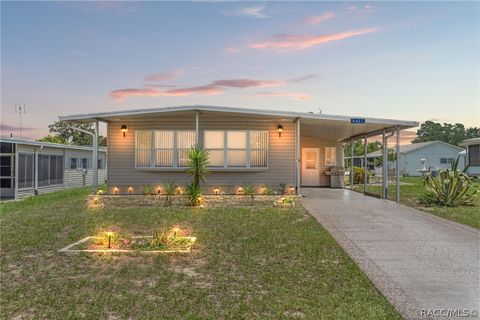 Mobile Home For Sale - 8427 Highpoint Boulevard<br/> Brooksville, FL 34613